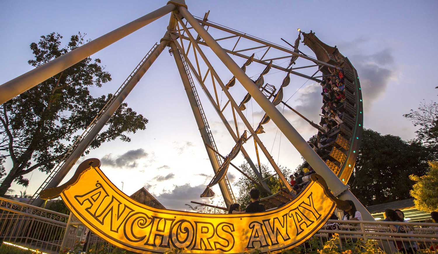 Resultado de imagen de anchors away enchanted kingdom